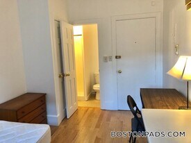 405 Beacon St, Unit 8 in Boston, MA - Building Photo