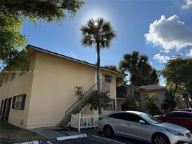15699 SW 73rd Cir Terrace in Miami, FL - Building Photo