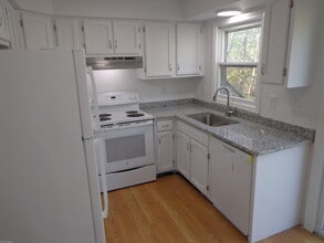 83b N High St in Clinton, CT - Building Photo - Building Photo