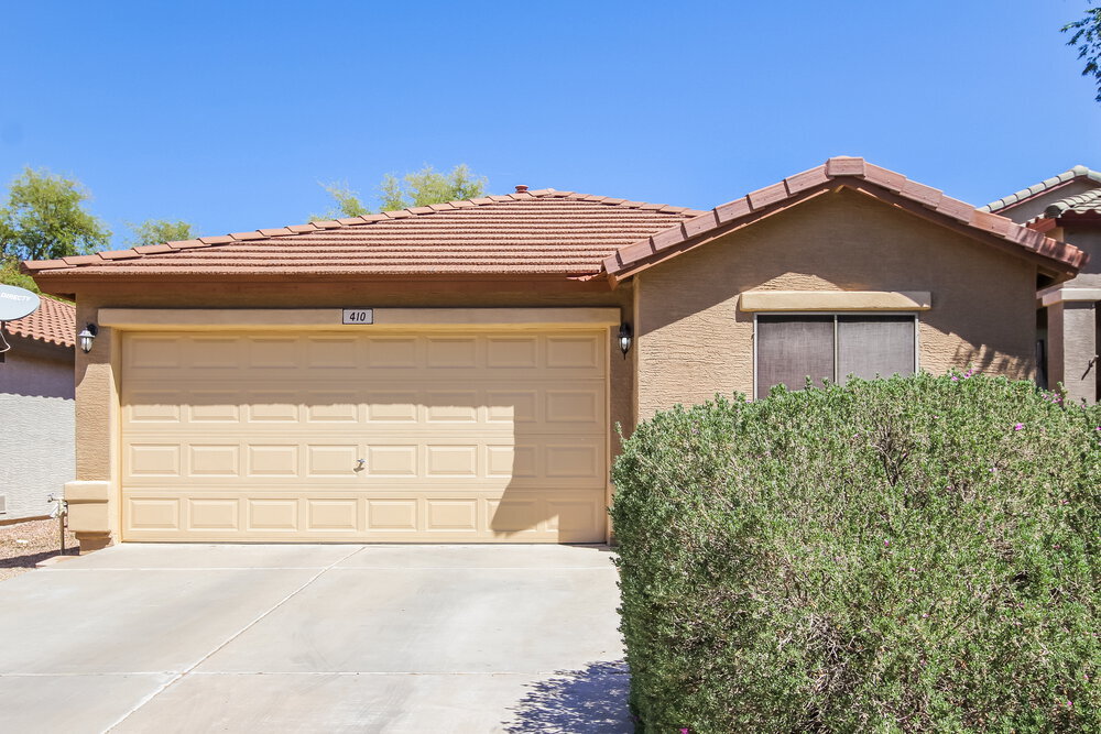 410 E Daniella Dr in San Tan Valley, AZ - Building Photo