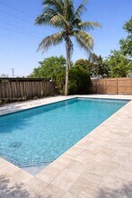 9831 Martinique Dr in Cutler Bay, FL - Building Photo - Building Photo