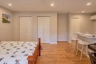 515 Appian Way NE in St. Petersburg, FL - Building Photo - Building Photo