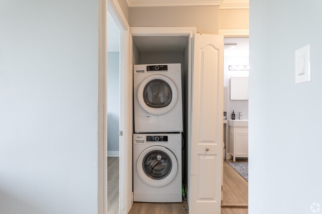 335 Melvin Ave in Hamilton, ON - Building Photo - Building Photo