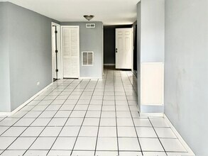 2622 W Luther St, Unit G in Chicago, IL - Foto de edificio - Building Photo
