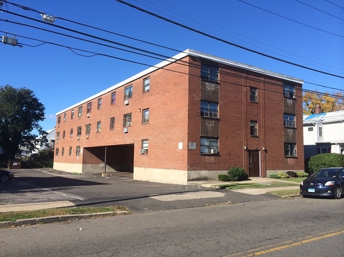 Hollister Ave in Bridgeport, CT - Building Photo