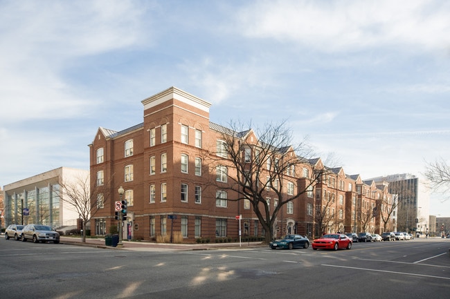 Greek Townhouse Row in Washington, DC - Foto de edificio - Building Photo