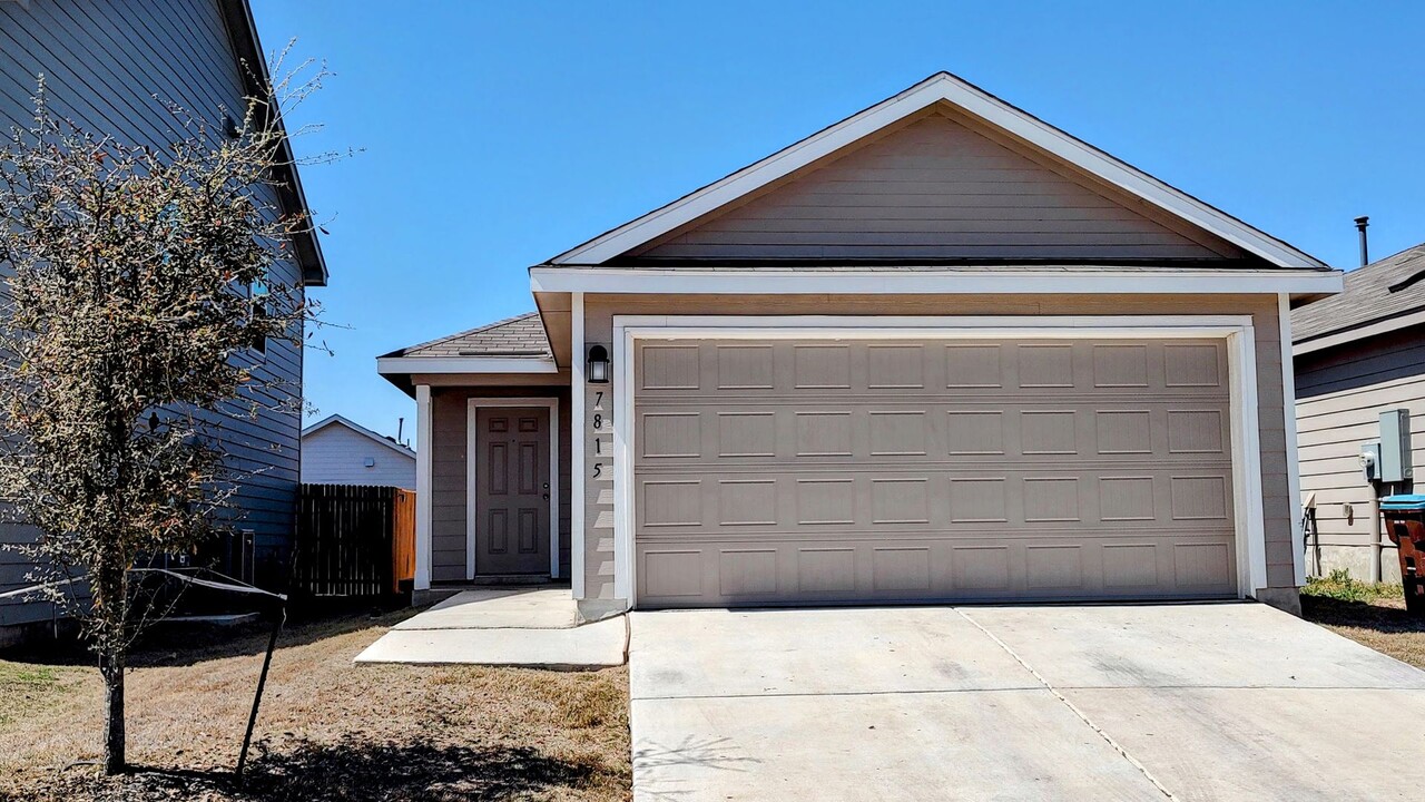 7815 Serro Medina in San Antonio, TX - Building Photo