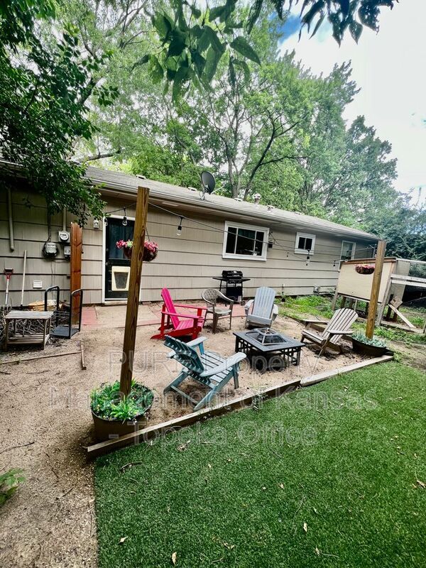 2015 Clifton Ct in Lawrence, KS - Building Photo - Building Photo