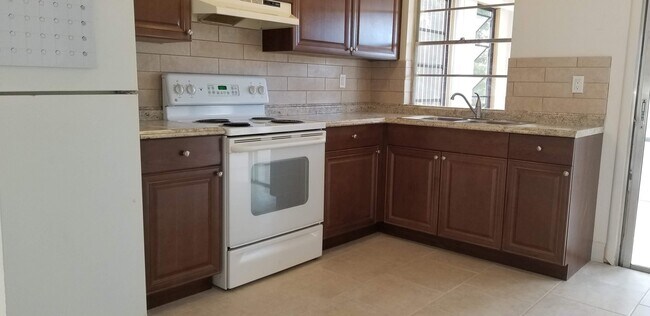 8505 San Pablo Ave in North Port, FL - Building Photo - Building Photo