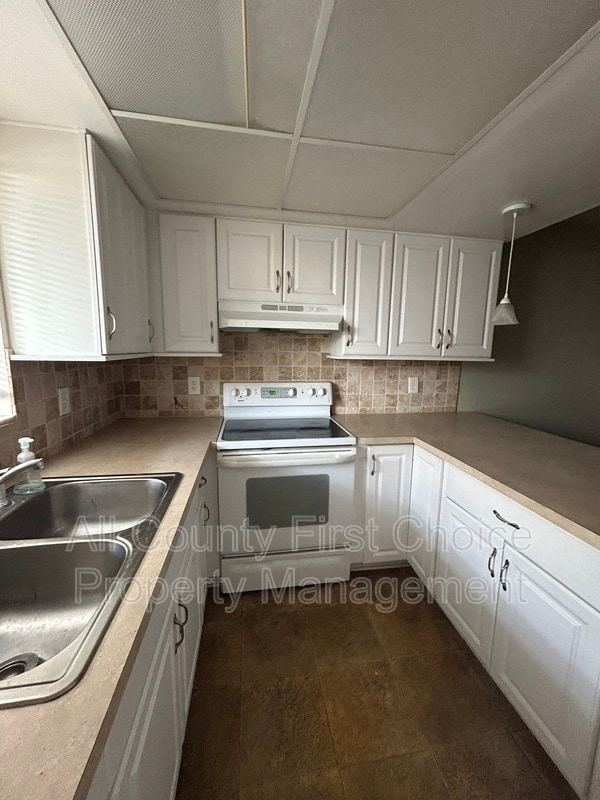 property at 215 Valencia Blvd