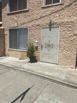 4704 MacArthur Blvd, Unit B in Oakland, CA - Building Photo