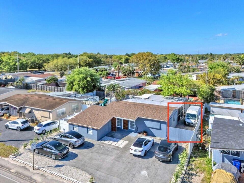 7151 Taft St in Hollywood, FL - Building Photo