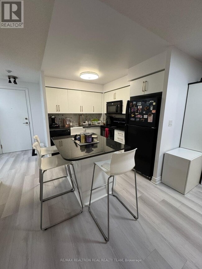 property at 310 Burnhamthorpe Rd W