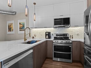 1645 W School St in Chicago, IL - Building Photo - Building Photo