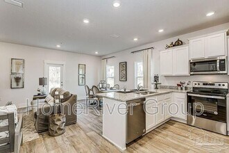 9641 Nature Creek Blvd in Bellview, FL - Building Photo - Building Photo