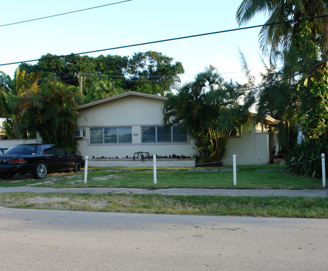 1531 NE 117th St in Miami, FL - Foto de edificio - Building Photo