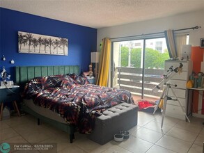 8213 NW 7th St in Miami, FL - Foto de edificio - Building Photo