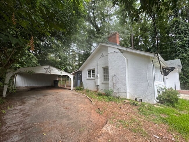 109 Waverly Way in Lagrange, GA - Building Photo - Building Photo