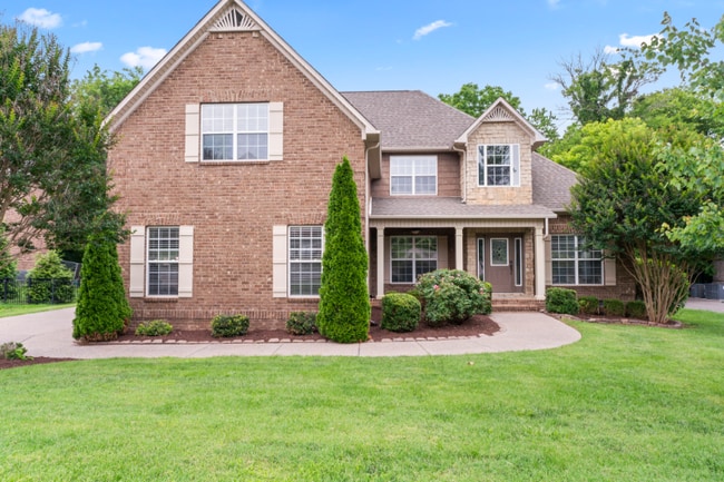 1002 Glessner Dr in Spring Hill, TN - Building Photo - Building Photo