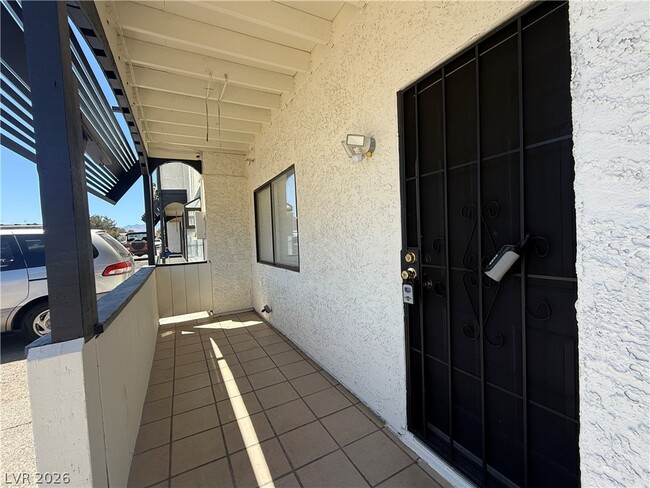6208 Ilanos Ln