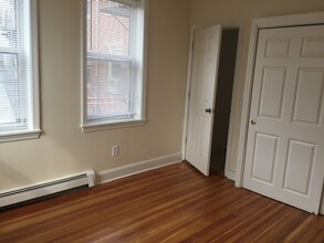 25 Chelsea St, Unit #2 in Boston, MA - Foto de edificio - Building Photo