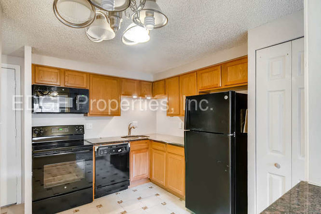 8824 E Florida Ave-Unit -APT G14 in Denver, CO - Foto de edificio - Building Photo