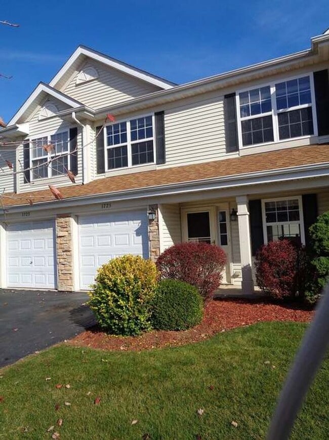 property at 1725 W Chrysler Dr