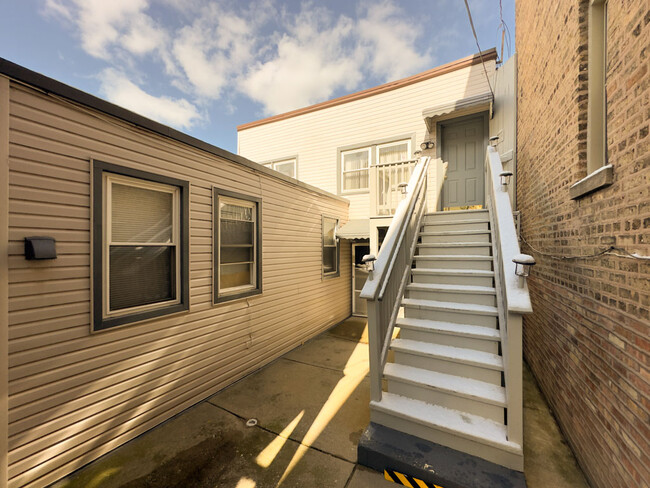 3650 W George St, Unit 2R