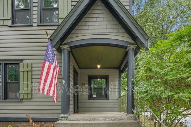 property at 40 Auburn Ave NE