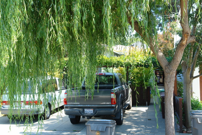 340 Clifton St in Oakland, CA - Building Photo - Building Photo