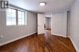 43 Southwood Dr in Kitchener, ON - Building Photo - Building Photo