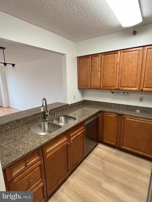 10101 Grosvenor Pl in Rockville, MD - Building Photo - Building Photo