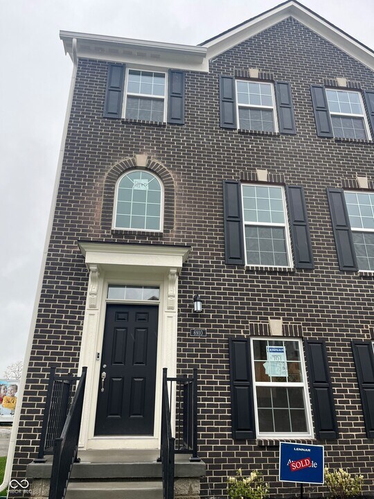 6910 Equality Blvd in Carmel, IN - Building Photo