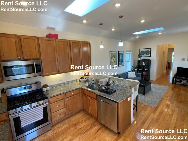 14 Flint St in Somerville, MA - Building Photo - Building Photo