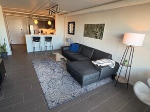 535 W Thomas Rd, Unit 403 in Phoenix, AZ - Foto de edificio - Building Photo