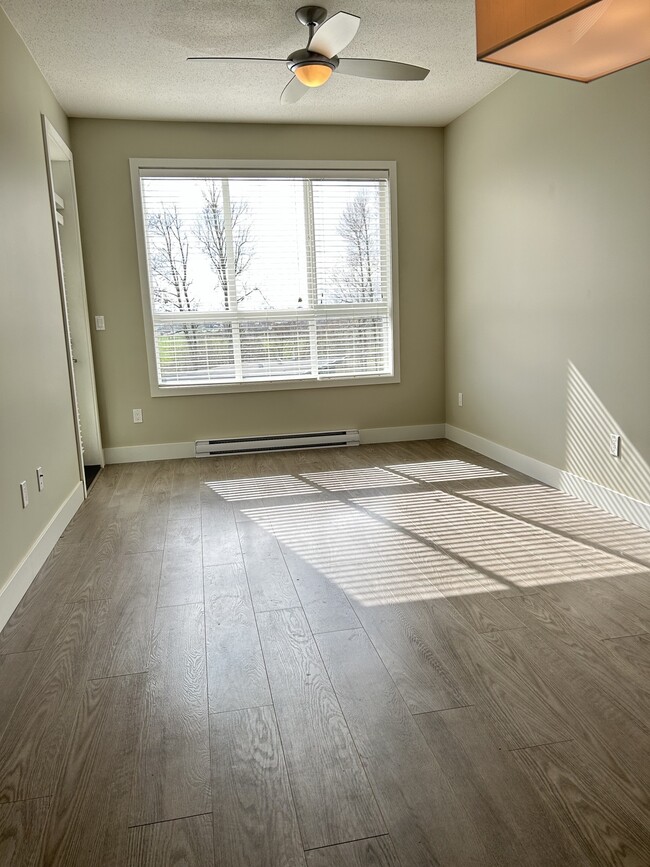 1958-1958 N Parallel Rd in Abbotsford, BC - Building Photo - Building Photo