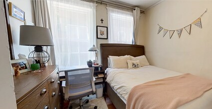 132 Myrtle St, Unit 2 in Boston, MA - Building Photo - Building Photo