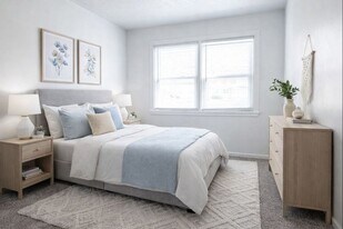 30 Midland Heights Cir in Midland, PA - Building Photo