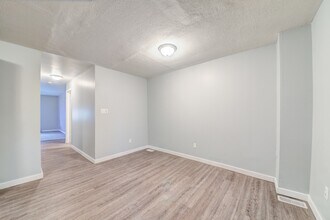 438 Kathleen St in Pittsburgh, PA - Building Photo - Building Photo