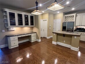 8371 Legacy Arbor St in Las Vegas, NV - Building Photo - Building Photo