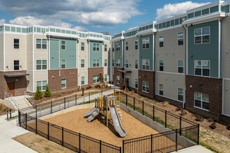 The Greenwood in Jackson, MI - Building Photo - Building Photo