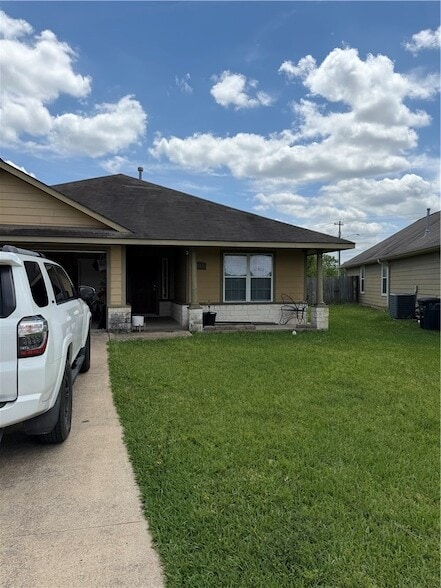 933 Crested Point Dr