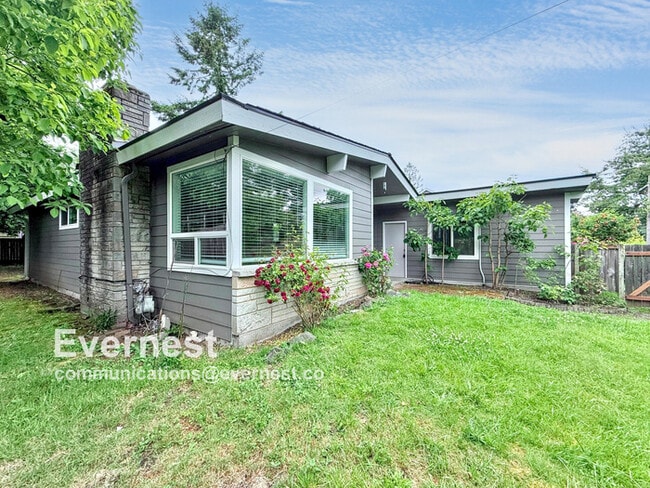 820 NE 120th St in Seattle, WA - Building Photo - Building Photo