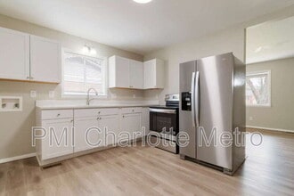 4717 Monmouth Dr in Charlotte, NC - Building Photo - Building Photo