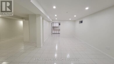 43 Brandy Crescent in Vaughan, ON - Building Photo - Building Photo