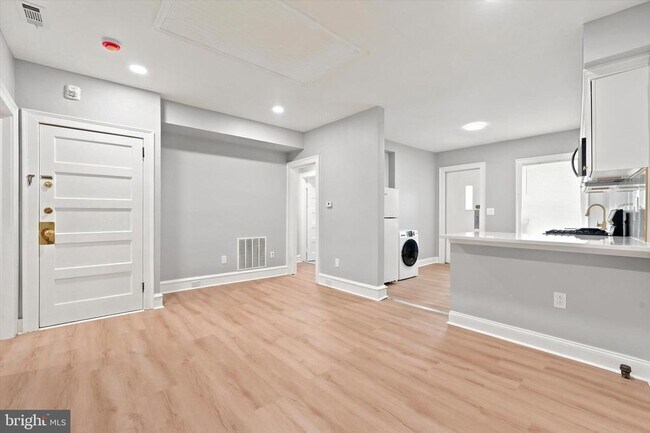 5548 Ridge Ave