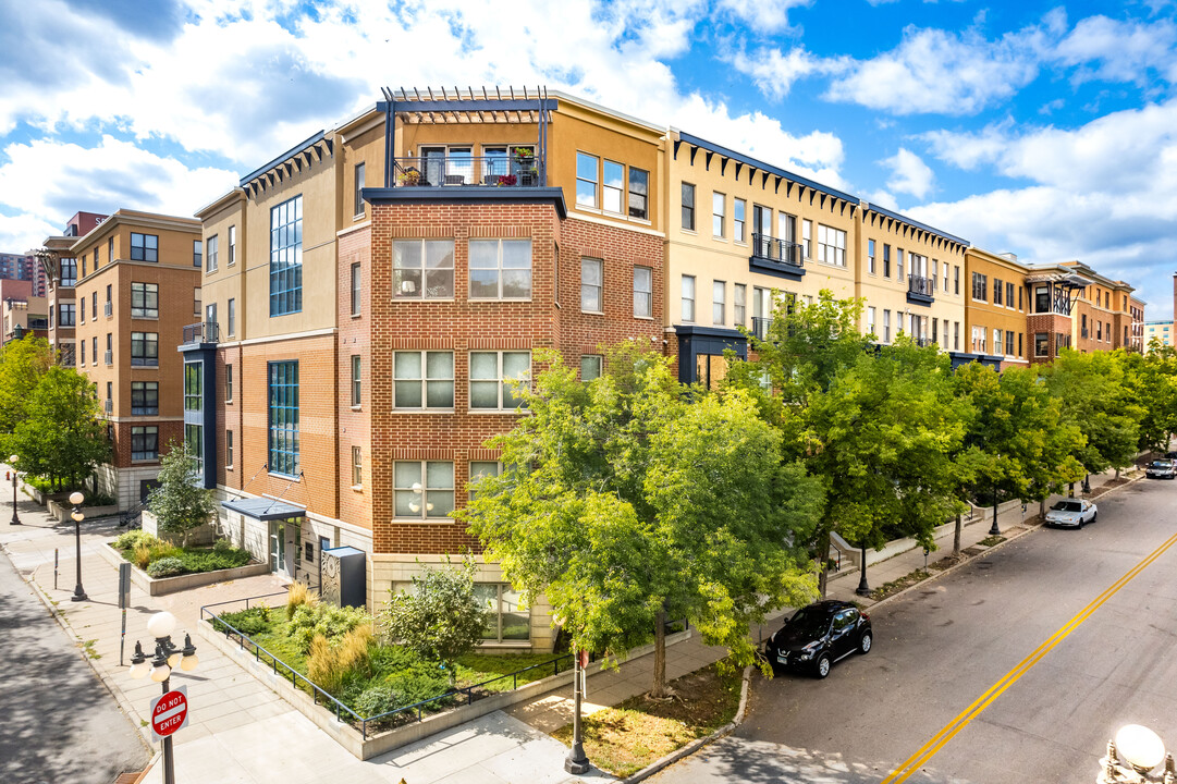 Dakota On The Park in St. Paul, MN - Building Photo