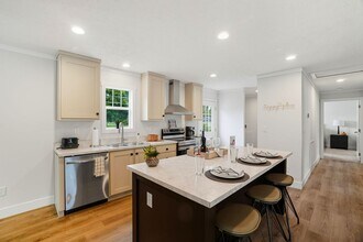 2102 24th St NE in Hickory, NC - Building Photo - Building Photo