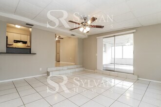 7611 Foxbloom Dr in Port Richey, FL - Building Photo - Building Photo