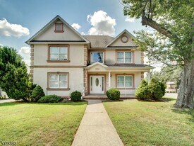 355 Green St in Woodbridge Township, NJ - Building Photo